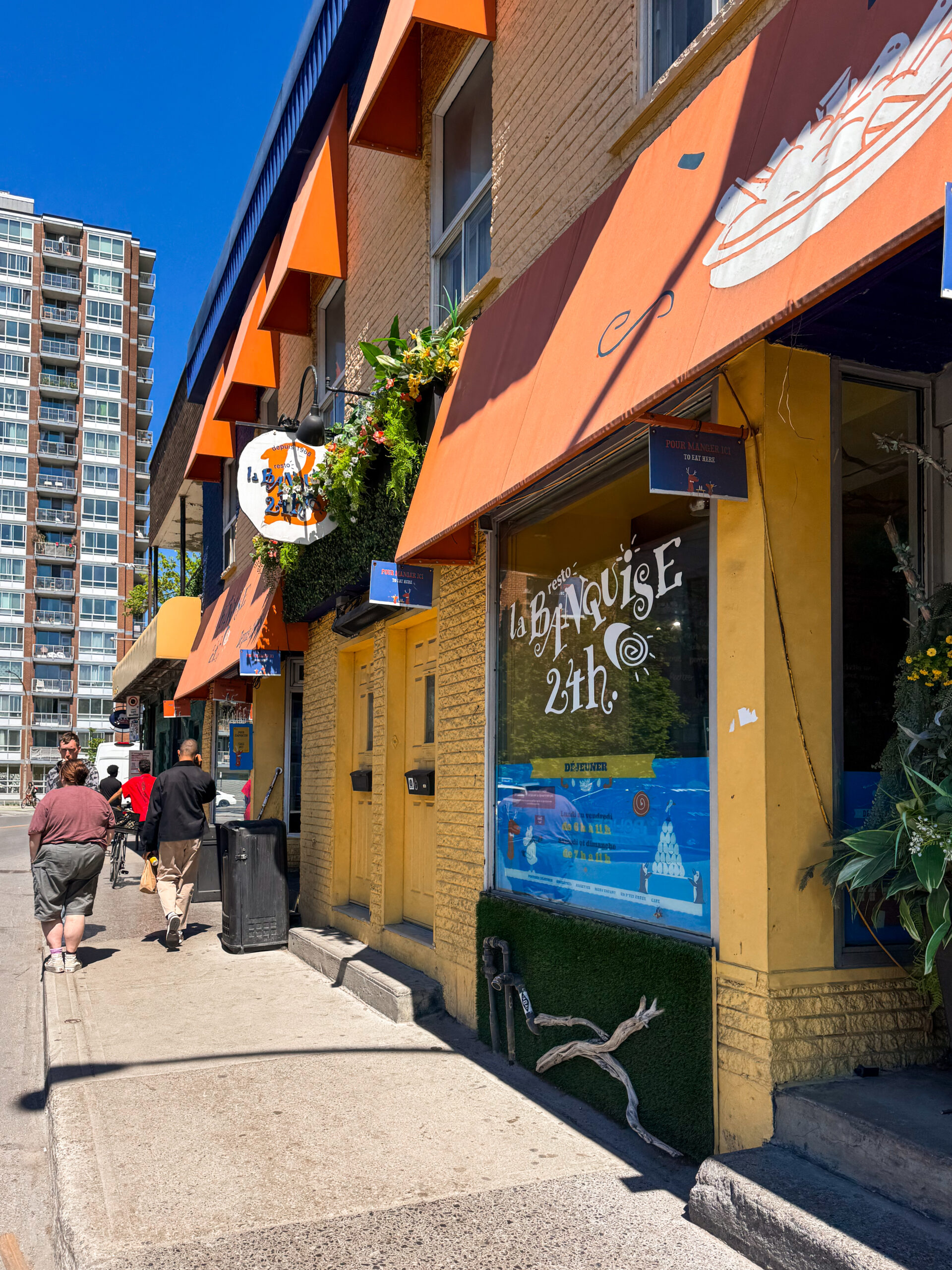 la banquise storefront.
